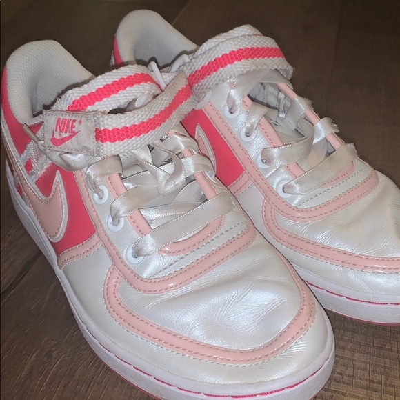shiny pink nike shoes